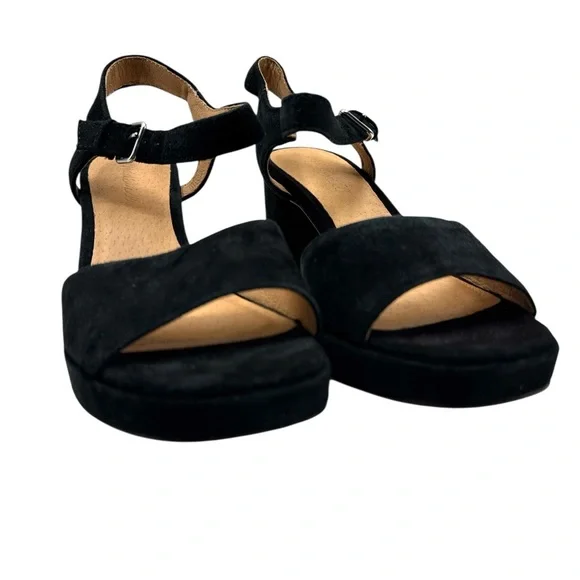 Madewell Black Sandals with Cushioned Sole and Slip-On Design - Picture 3 of 7